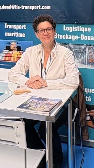 Géraldine Duval, fondatrice de T.L.A Transport Logistique Affrètement, sur son stand au salon Top Transport de Saint-Malo